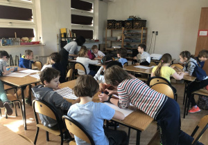 dzieci podczas zajęć w MDK Muranów 12