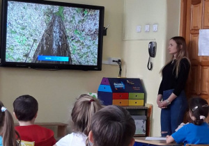 dzieci podczas realizacji projektu Drzewa 3