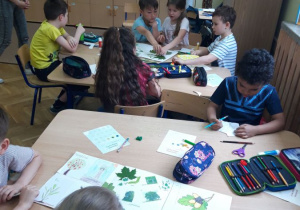 dzieci podczas realizacji projektu Drzewa 22