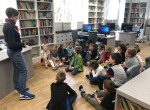 1b w bibliotece szkolnej