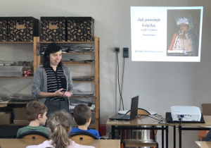 dzieci na zajęciach o książce 2