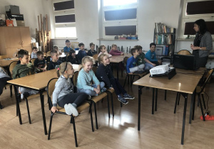 dzieci na zajęciach o książce 4