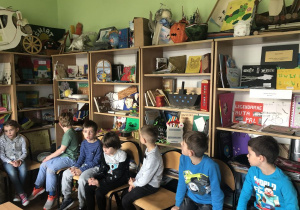 dzieci na zajęciach o książce 15