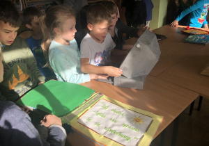 dzieci na zajęciach o książce 27
