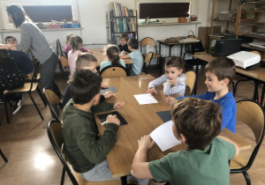 dzieci na zajęciach o książce 31