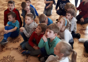 dzieci podczas zwiedzania Zamku Królewskiego 5