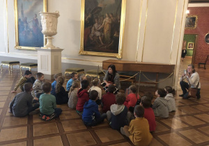 dzieci podczas zwiedzania Zamku Królewskiego 11