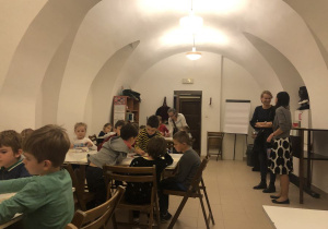 dzieci podczas zajęć plastycznych 4