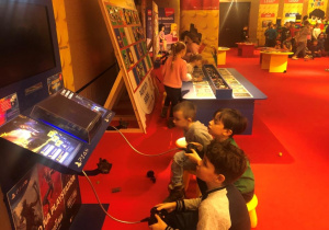 dzieci grają na PSP_5
