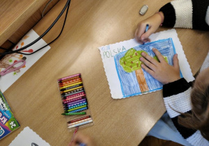 dzieci projektują znaczki pocztowe_3