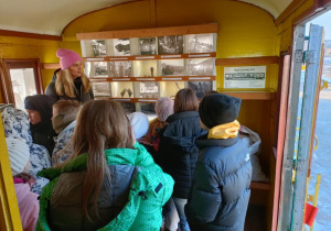 uczniowie na wycieczce w Muzeum Kolejnictwa_4