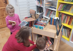 dzieci w bibliotece_9
