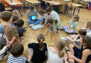 uczniowie programują w grze ScottieGo_2
