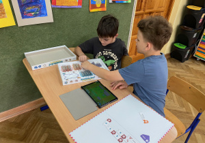 uczniowie programują w grze ScottieGo_12
