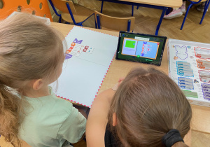 uczniowie programują w grze ScottieGo_18
