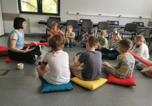 dzieci podczas warsztatów muzycznych_5