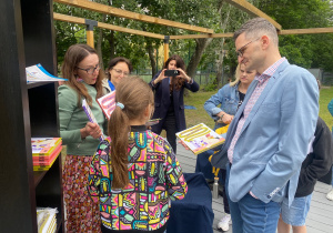 dzieci podczas pikniku czytelniczego_5