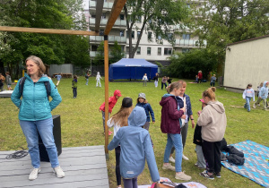 dzieci podczas pikniku czytelniczego_5