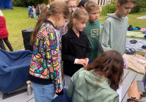 dzieci podczas pikniku czytelniczego_12