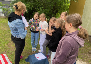 dzieci podczas pikniku czytelniczego_14