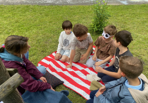 dzieci podczas pikniku czytelniczego_20