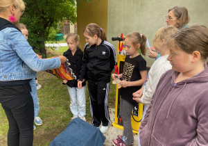dzieci podczas pikniku czytelniczego_21