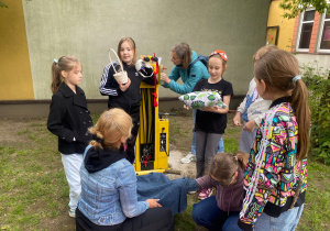 dzieci podczas pikniku czytelniczego_24