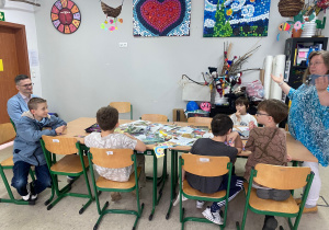 dzieci podczas pikniku czytelniczego_48