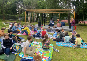 dzieci podczas pikniku czytelniczego_53