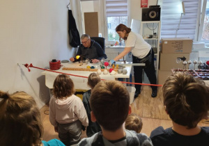 dzieci w fabryce bombek_2