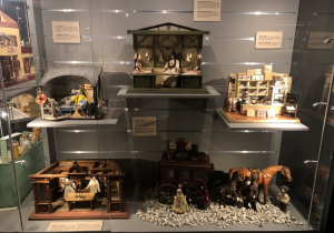 eksponaty w Muzeum Domków dla Lalek 27
