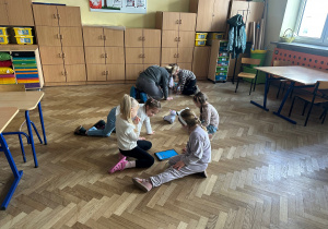 przedszkolaki podczas zajęć robotycznych_6