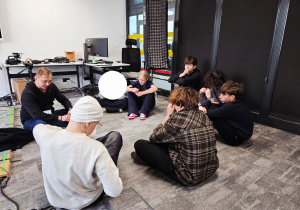 uczniowie podczas warsztatów_6