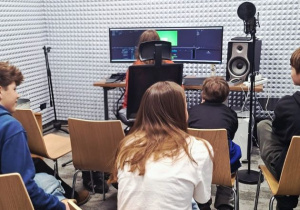 uczniowie podczas warsztatów_7