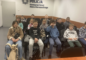 uczniowie z wizytą w komisariacie_1