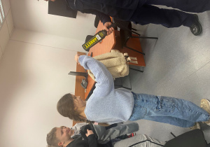 uczniowie z wizytą w komisariacie_3