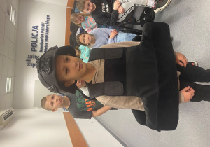 uczniowie z wizytą w komisariacie_4