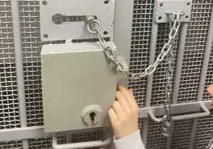 uczniowie z wizytą w komisariacie_6