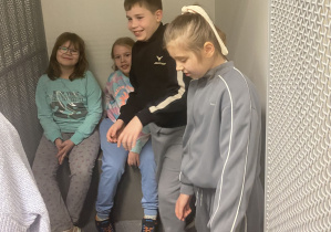 uczniowie z wizytą w komisariacie_7