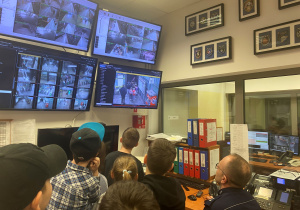 uczniowie z wizytą w komisariacie_8