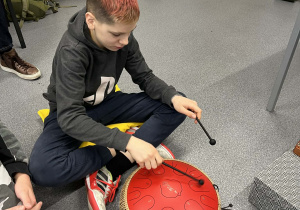 uczniowie na warsztatach muzycznych_1