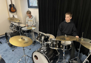 uczniowie na warsztatach muzycznych_2