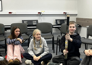 uczniowie na warsztatach muzycznych_3