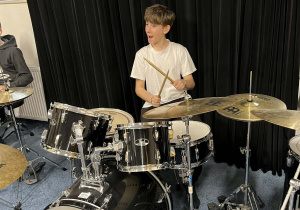 uczniowie na warsztatach muzycznych_8