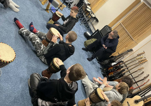 uczniowie na warsztatach muzycznych_10