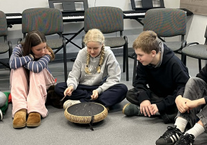 uczniowie na warsztatach muzycznych_7