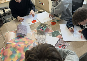 uczniowie podczas warsztatów_3