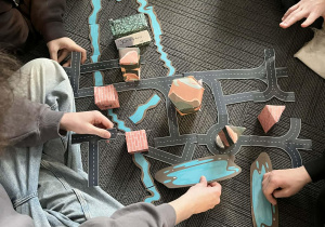 uczniowie podczas warsztatów_4