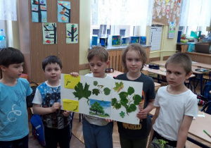 dzieci prezentują swoje prace 4